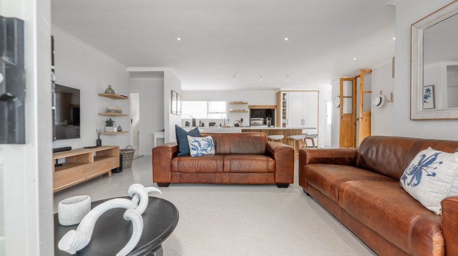 To Let 3 Bedroom Property for Rent in Struisbaai Western Cape